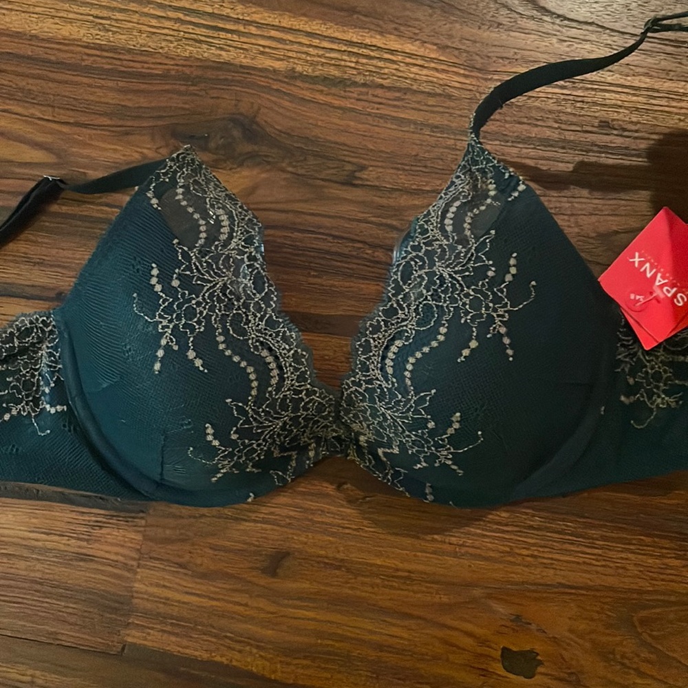 SPANX undie-tectable lace push up plunge bra in malachite green